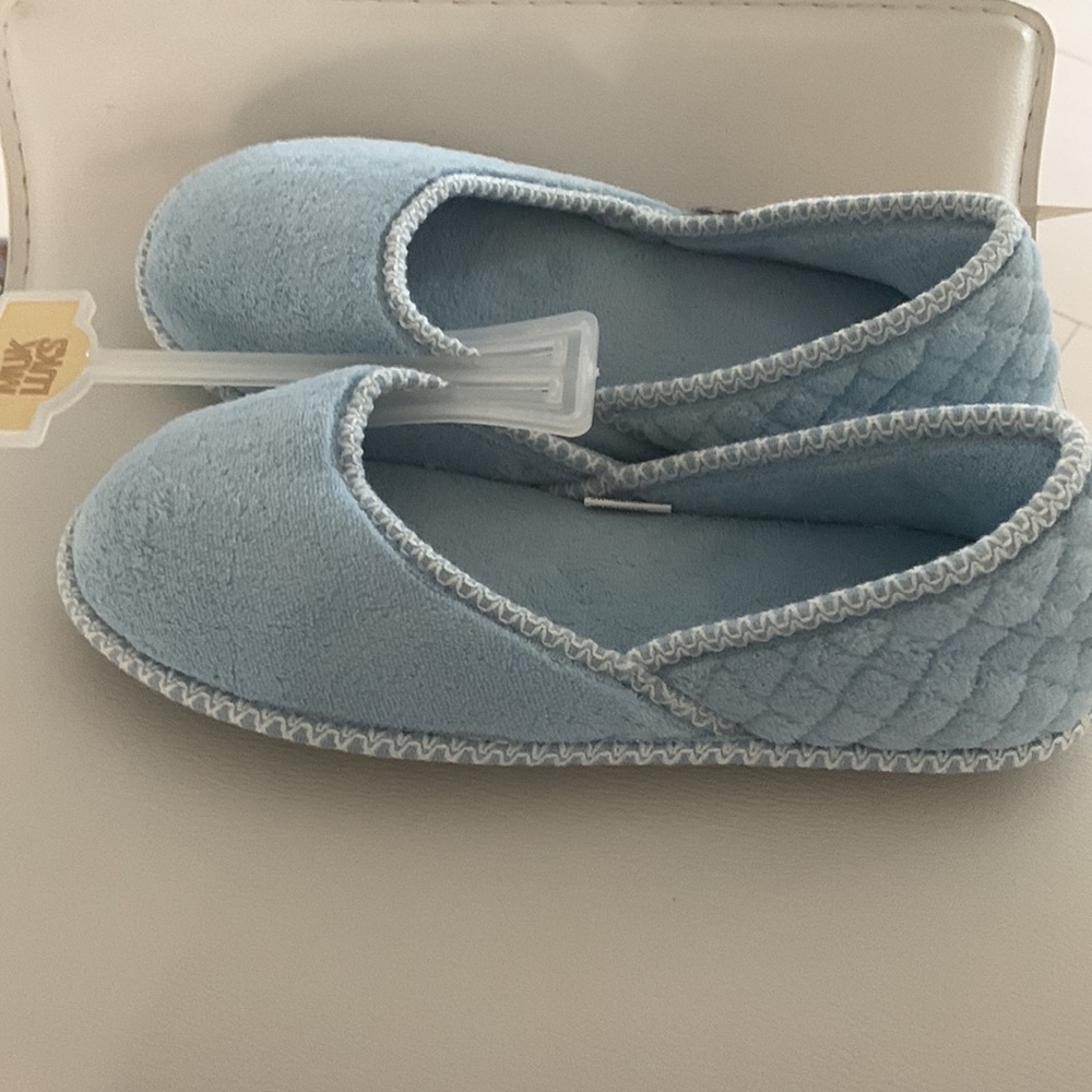 NWT Slippers (slip on) - Mukluk